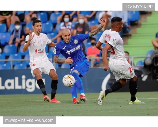 高强度冲刺成联赛标志 边路球员与边后卫保持高频次输出